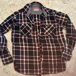 Wrangler mends long-sleeve flannel shirt. Small
Black, red, white plaid pattern